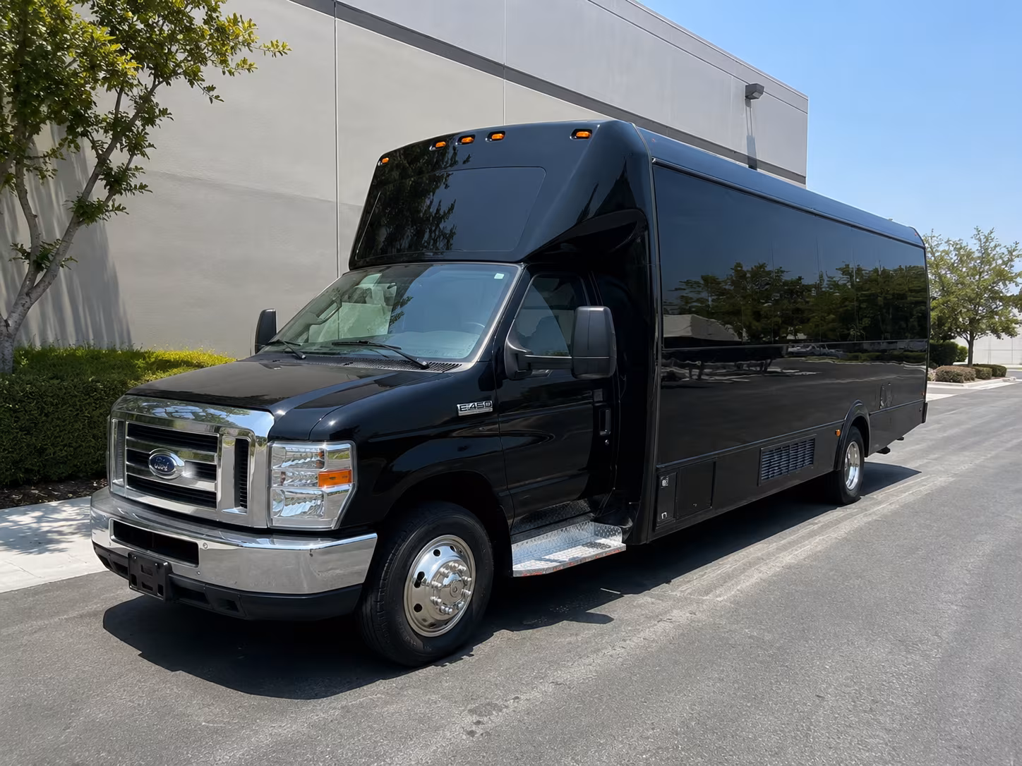 25 Passenger Party Bus Exterior