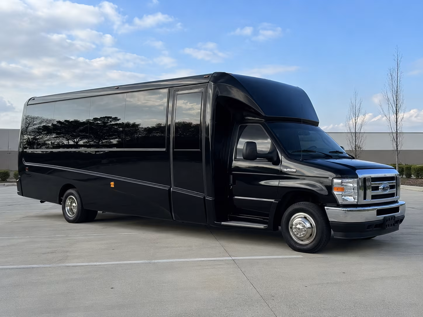 Syracuse Airport Shuttle & Transportation party bus exterior