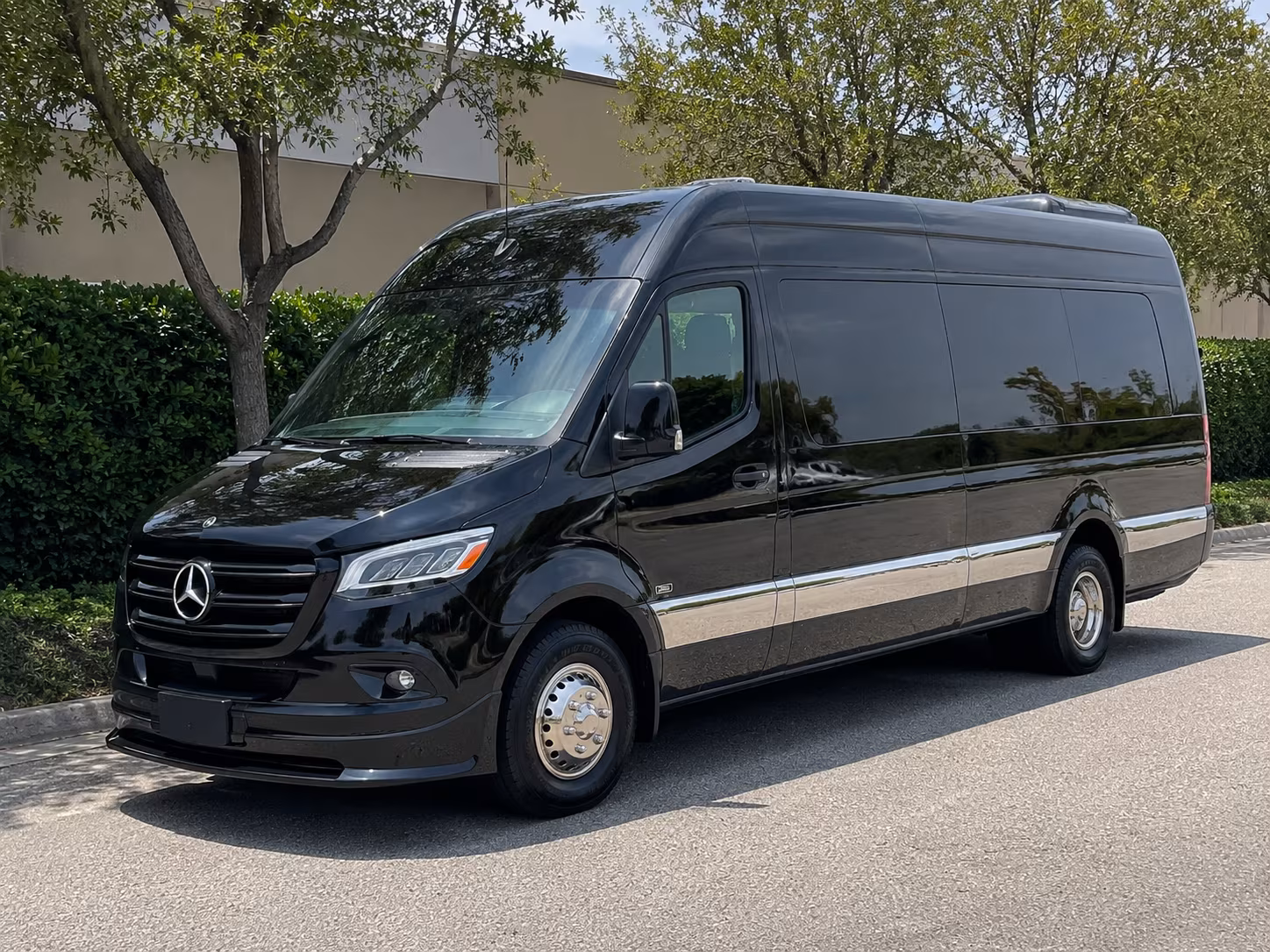 Syracuse Airport Shuttle & Transportation party bus exterior